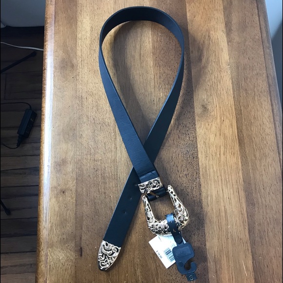 Woman’s Black Belt With Gold tone Buckle Small - Picture 2 of 9